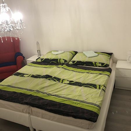 Circle Apartments Ipelska Bratislava Buitenkant foto