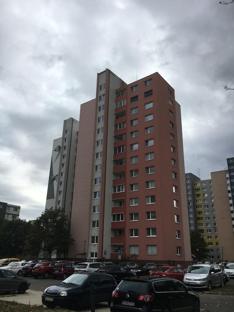 Circle Apartments Ipelska Bratislava Buitenkant foto